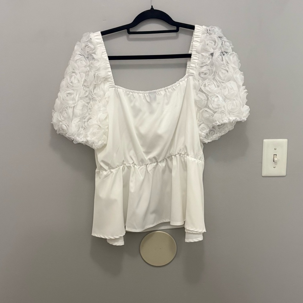 SHEIN White Floral Textured Blouse - Picture 4 of 5